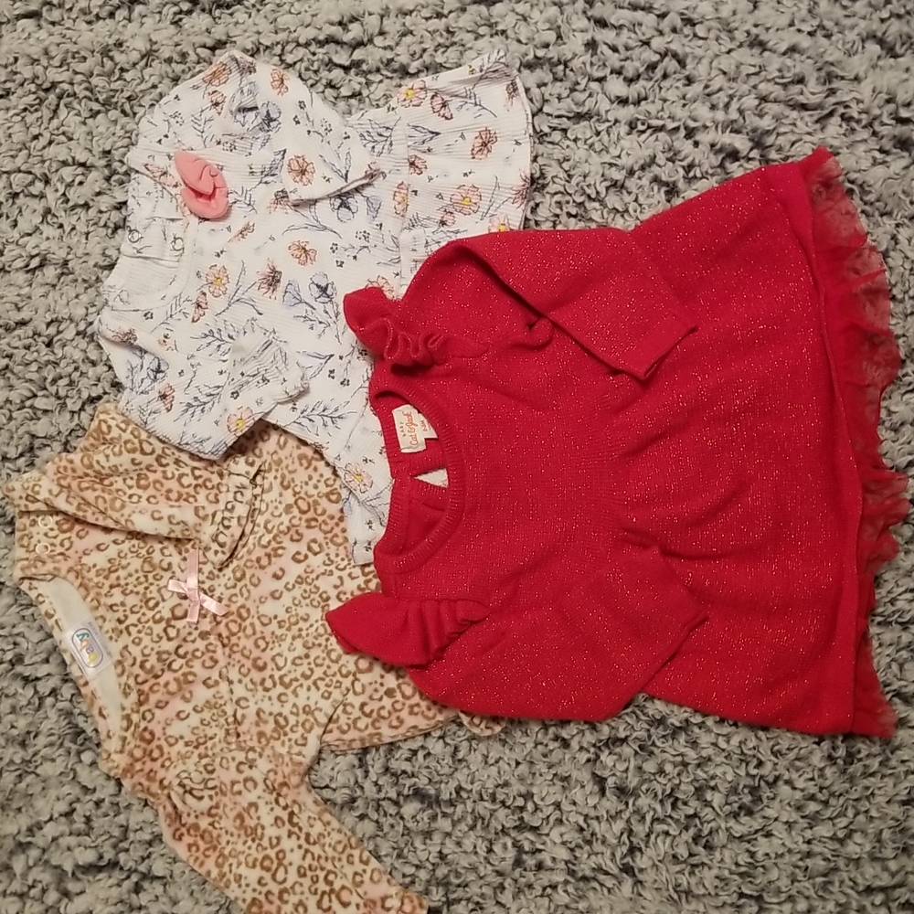 Set of 3 baby sweaters 0-3 mos